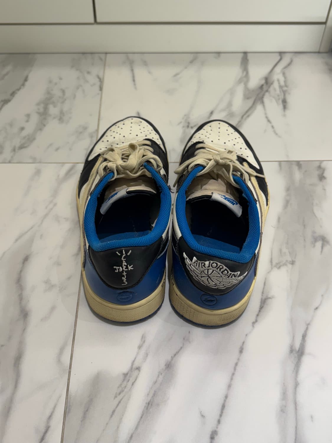 나이키 에어조던1 로우 트래비스 스캇 프래그먼트 OG 상품이미지3