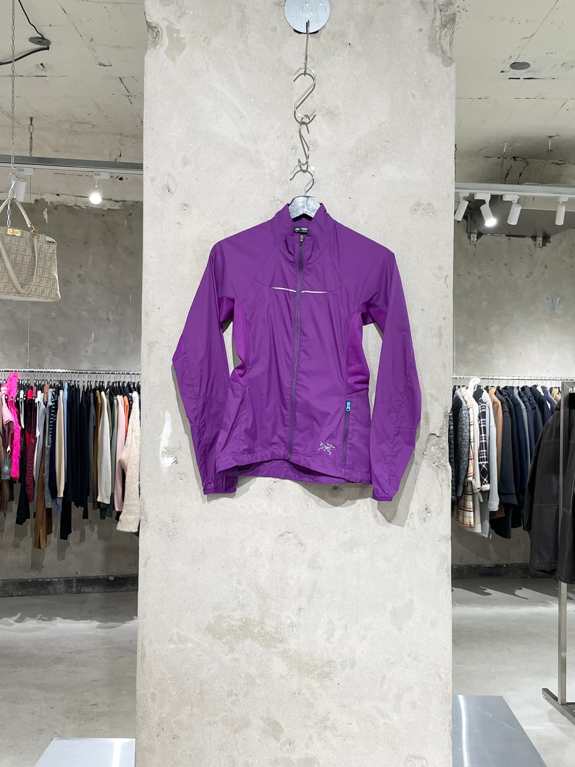 아크테릭스 퍼플 패커블 나일론 윈드 브레이커 상품이미지1