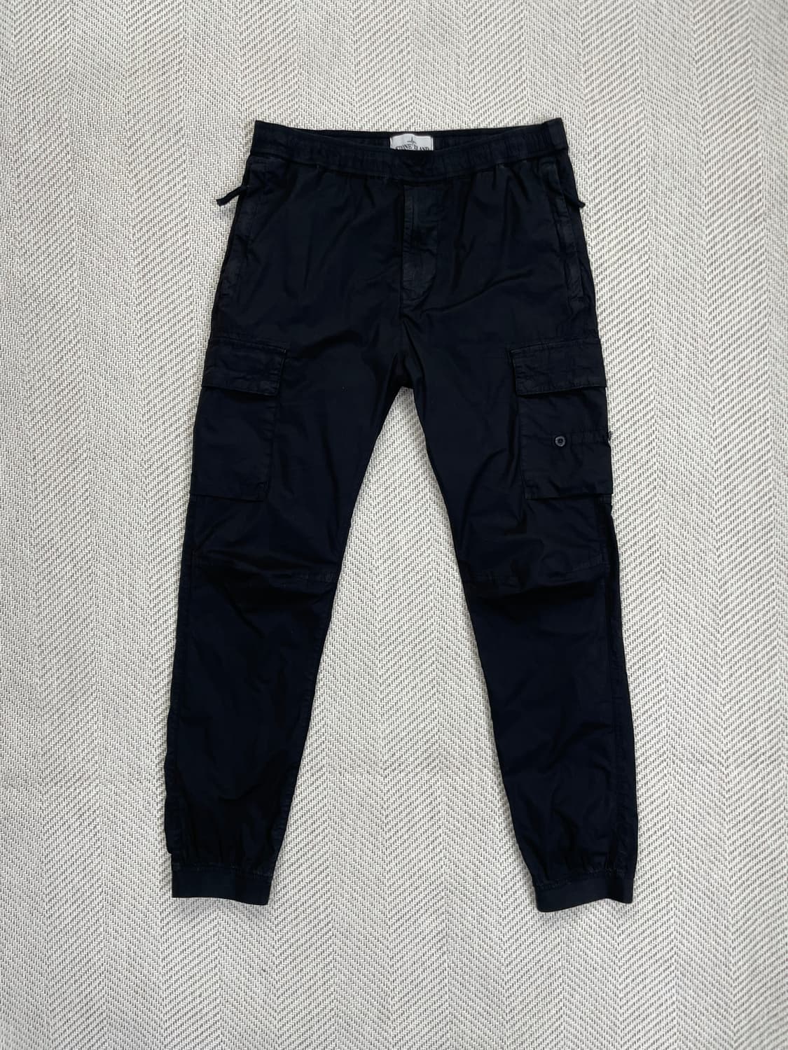 스톤아일랜드 블랙 카고 조거 팬츠 (31) 상품이미지1