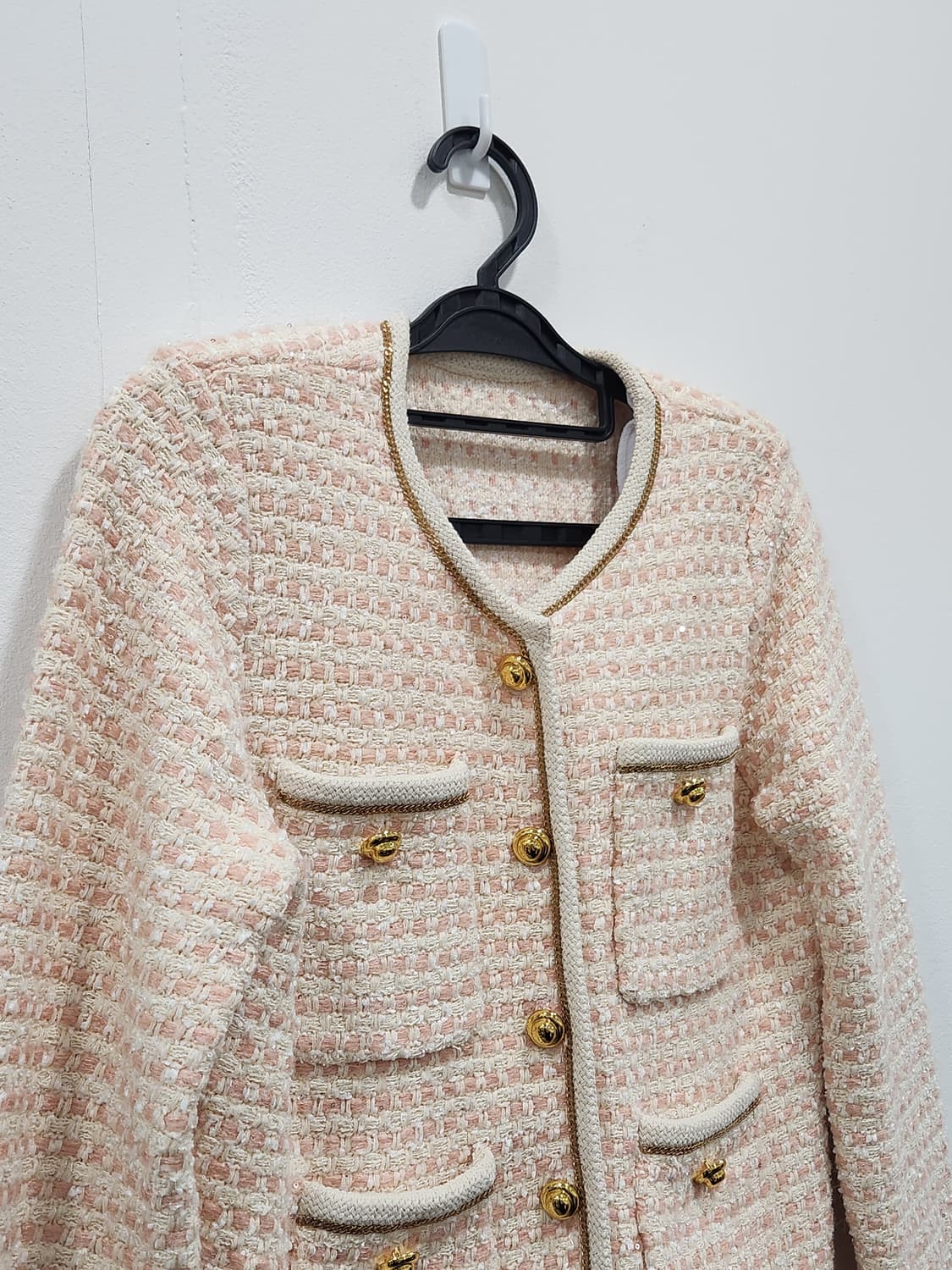 [S] 더맥 연핑크 금장 단추 트위드 니트 자켓 상품이미지3
