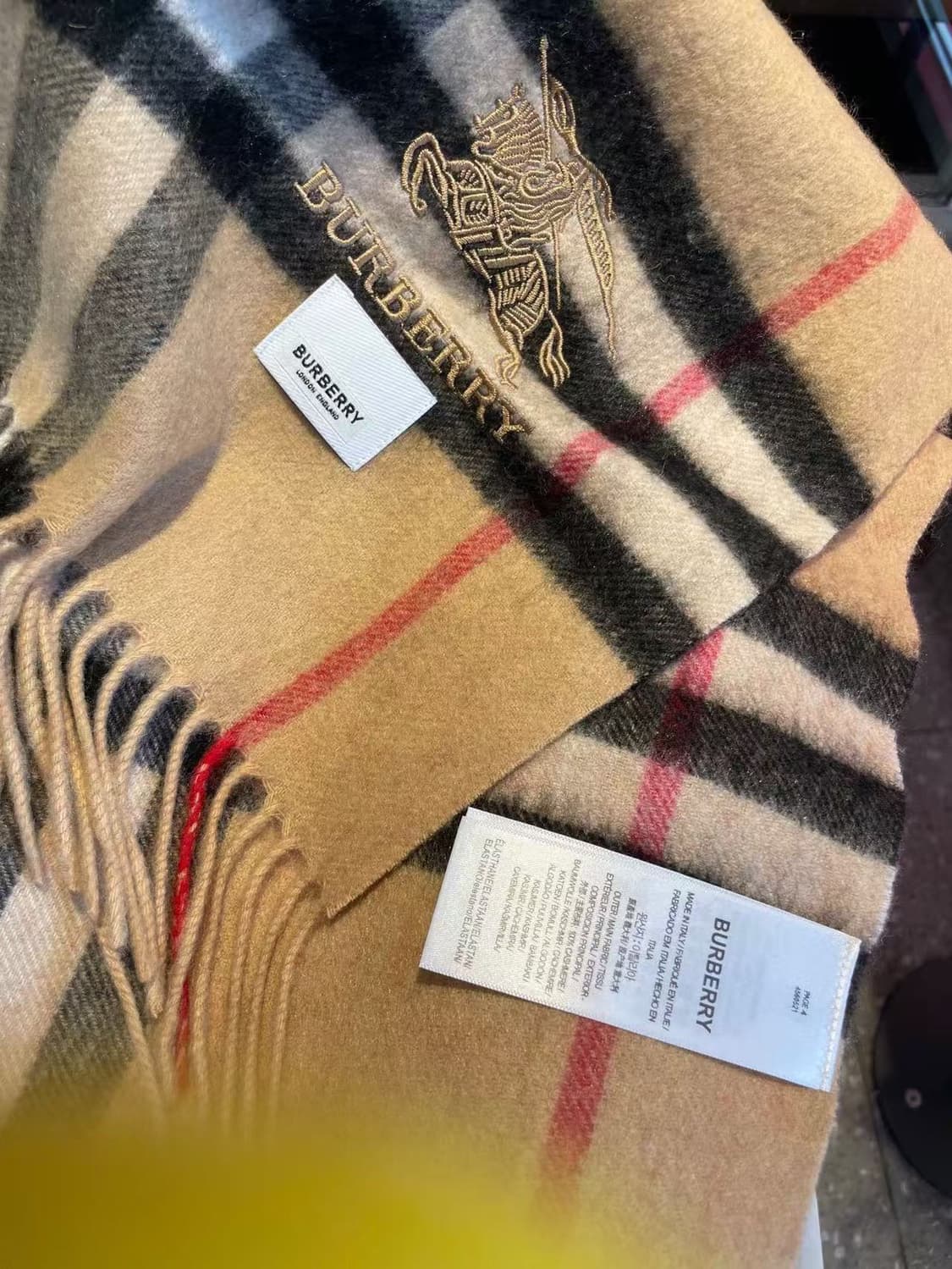 버버리숙녀 리버서블 스카프
 상품이미지2