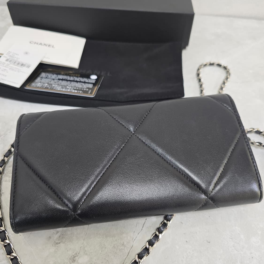 샤넬 19 플랩 장지갑 판매 상품이미지6