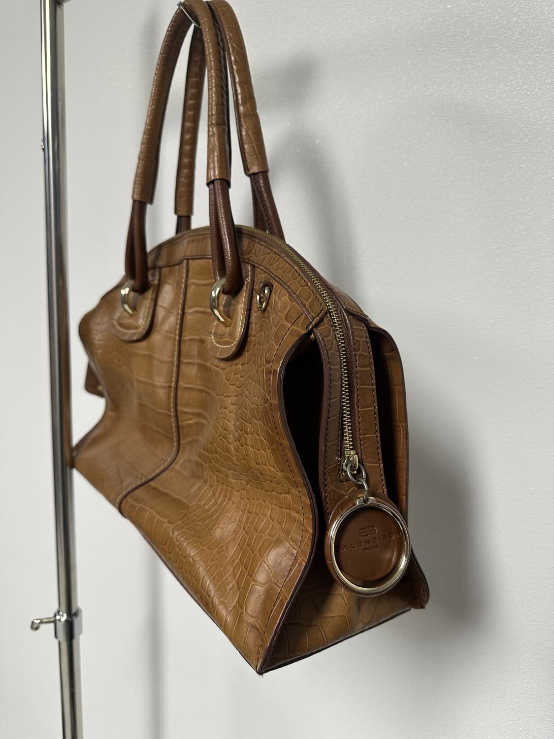 발렌시아가 레더 숄더백 상품이미지3