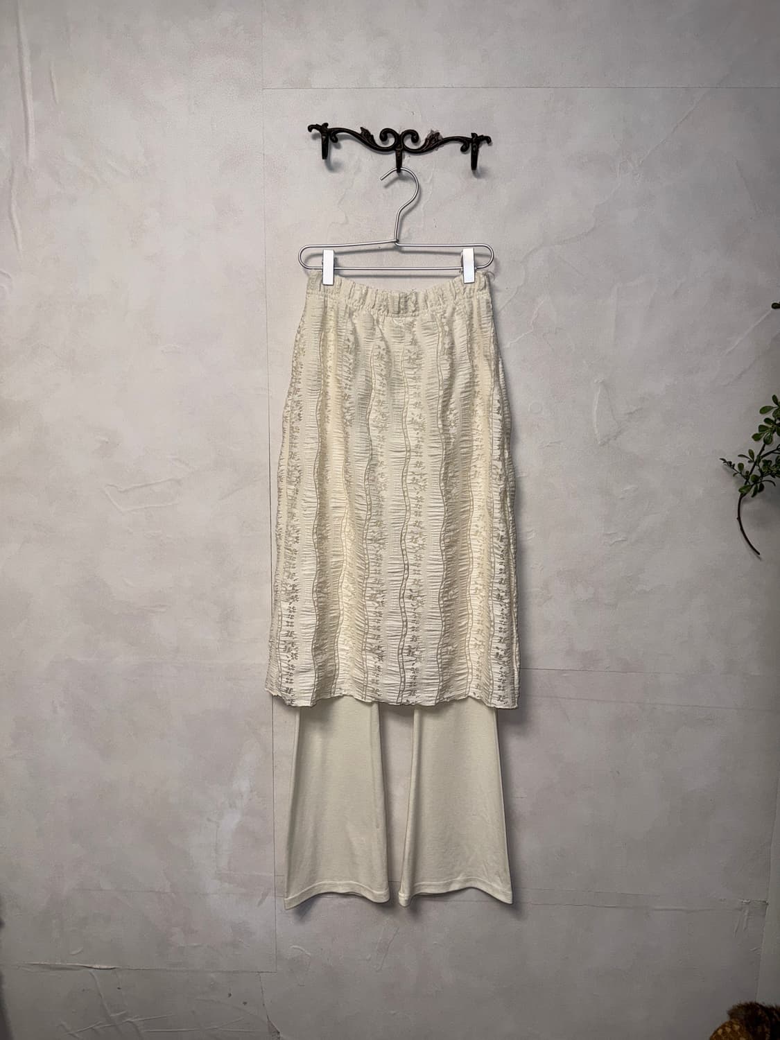 Ivory floral lace bootscut skirt pants 상품이미지1