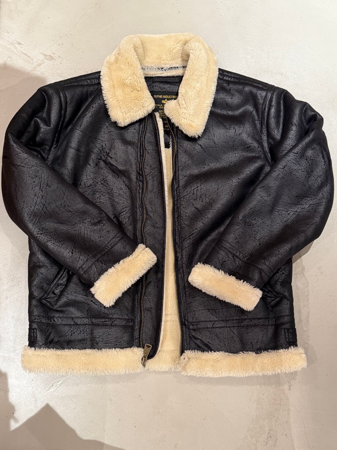 알파인더스트리 블랙 무스탕 L 상품이미지1