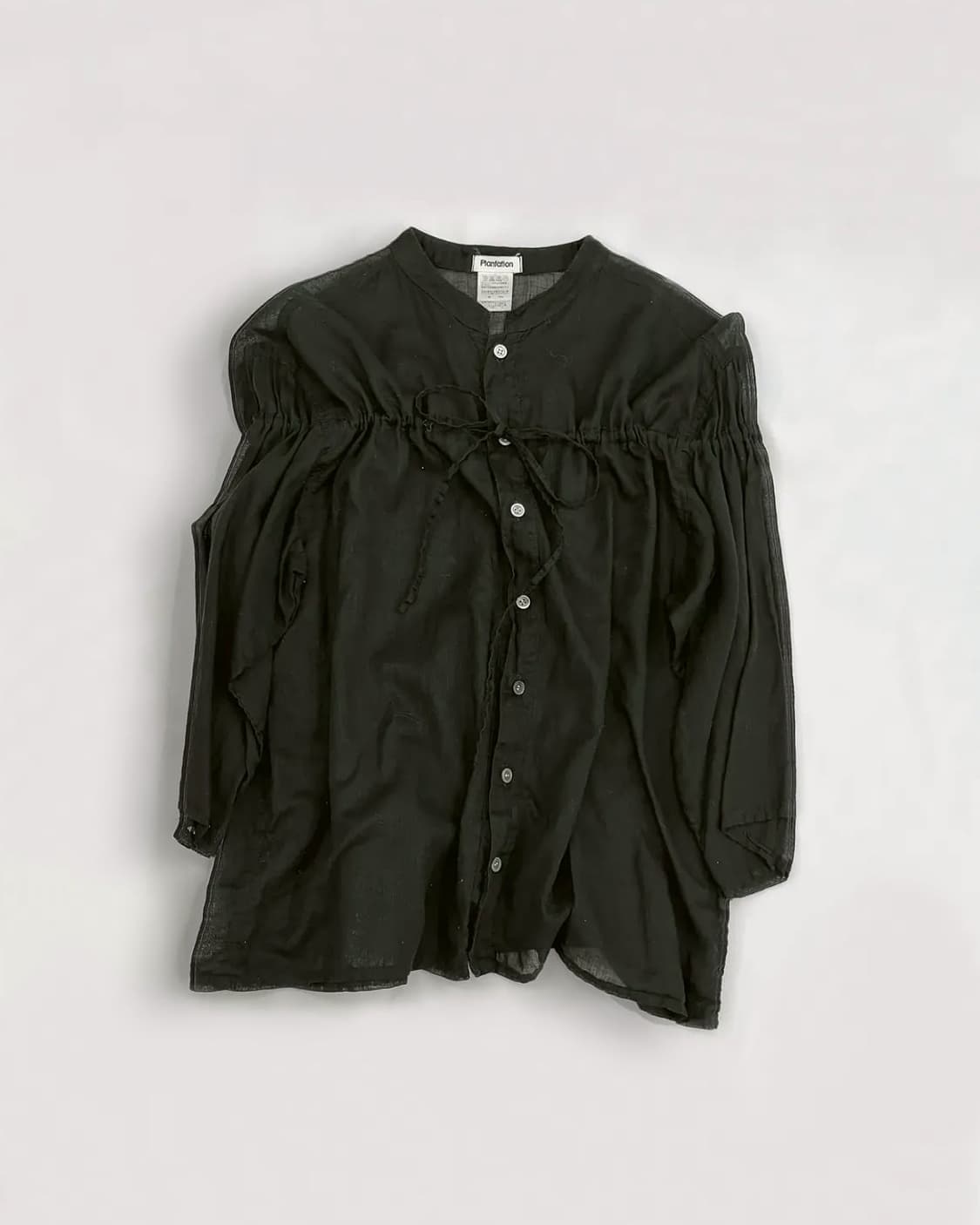 이세이미야케 플랜테이션 시스루 블라우스 프론트 스트링 디테일 루즈핏 블랙 상품이미지1