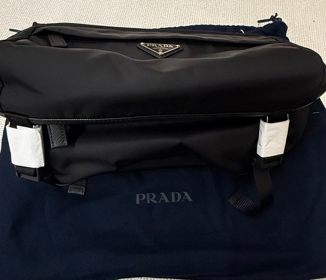 프라다 바이커백 미디움 정품 2vh994 상품이미지1