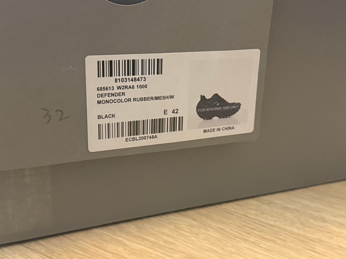 발렌시아가 디펜더 42 상품이미지7