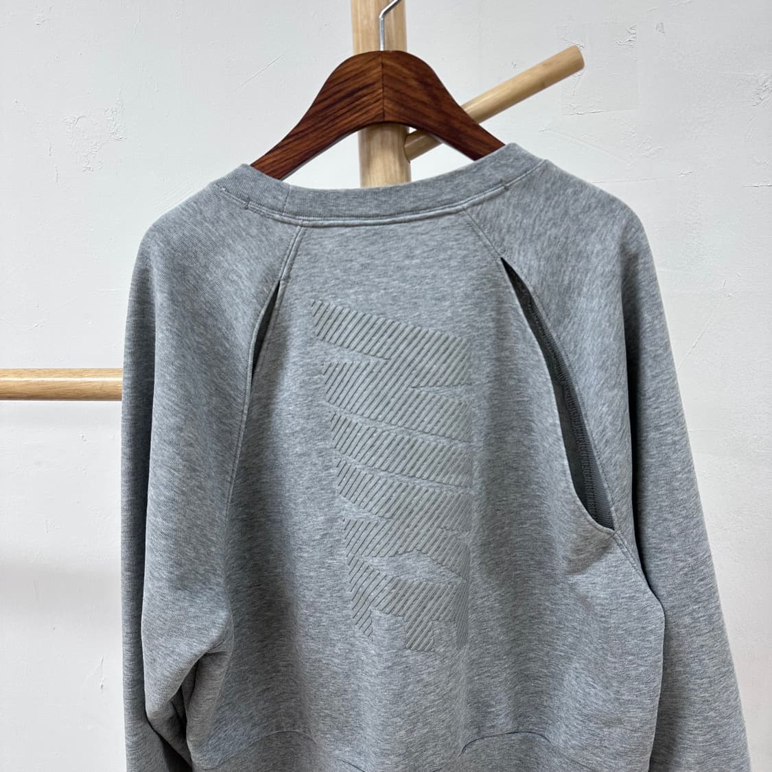 나이키 여성 드라이핏 절개 크롭 맨투맨 티셔츠 L사이즈 J23 상품이미지2