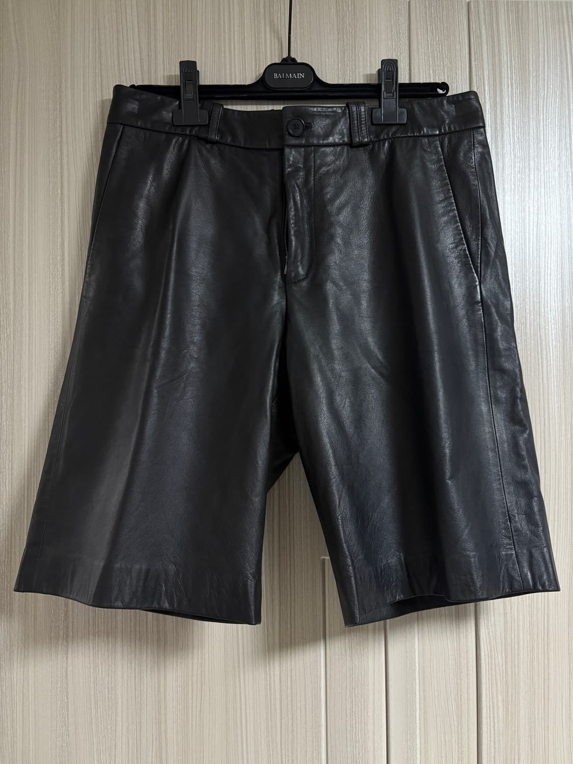 지방시 가죽 반바지 상품이미지1
