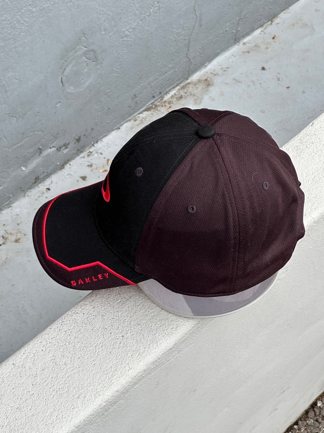 [F] 오클리 레드 로고 블랙 볼캡 모자 상품이미지3
