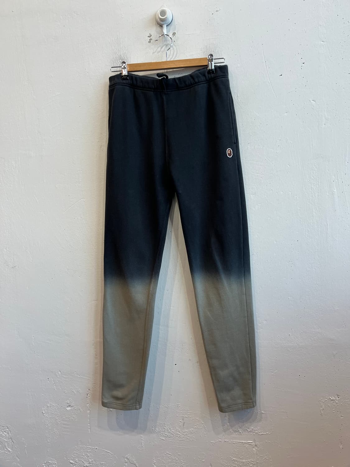 베이프 그라데이션 슬림 스웻 팬츠  상품이미지1