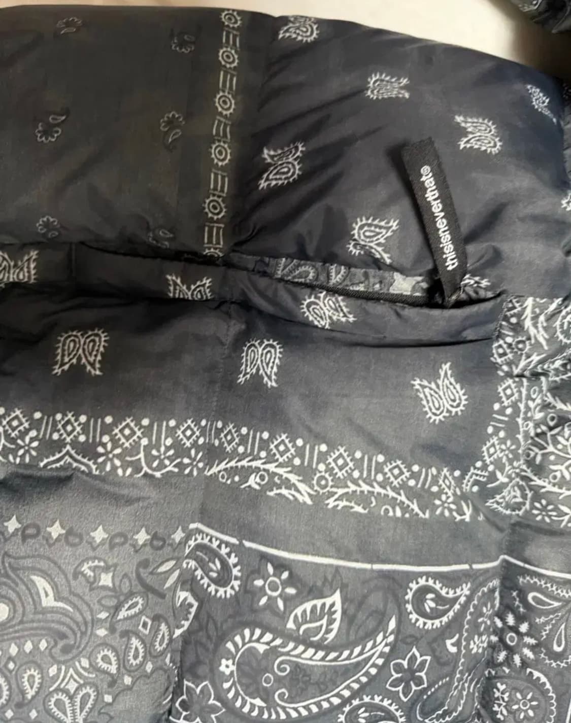 디스이즈네버댓 PERTEX T Down Jacket Bandana 블랙 상품이미지10