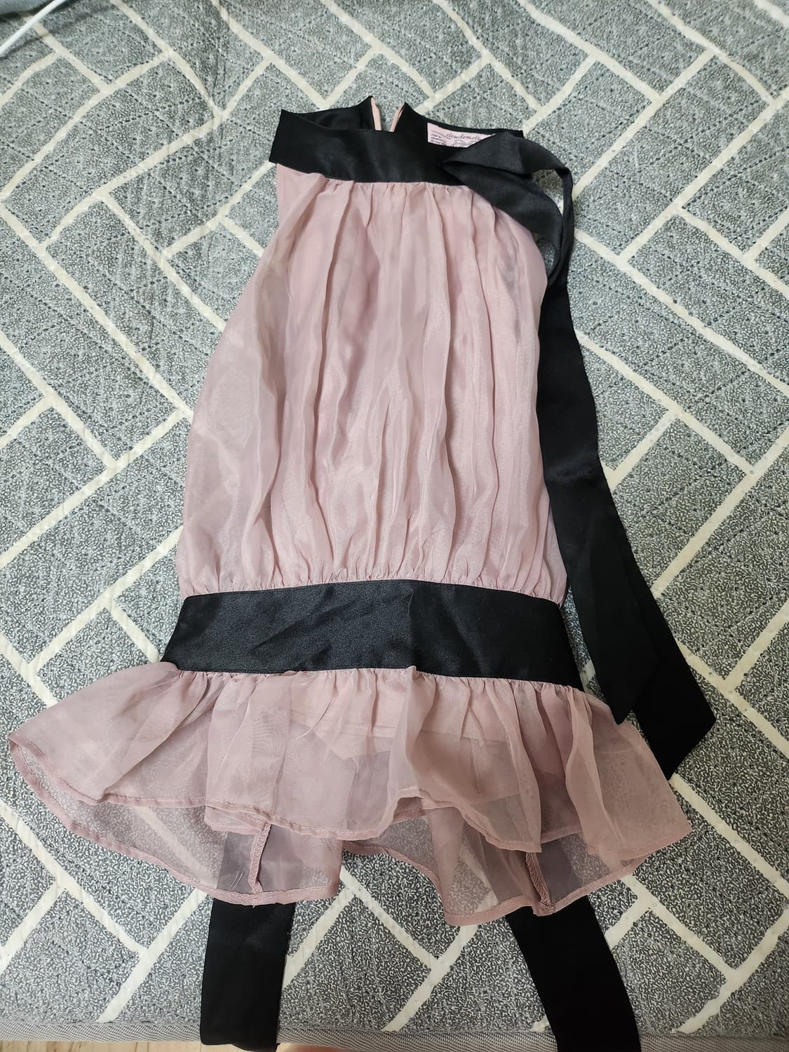 클라우드이모션 블라우스 올드 새틴 블룸 헤터 핑크 환승연애4 현지 상품이미지3