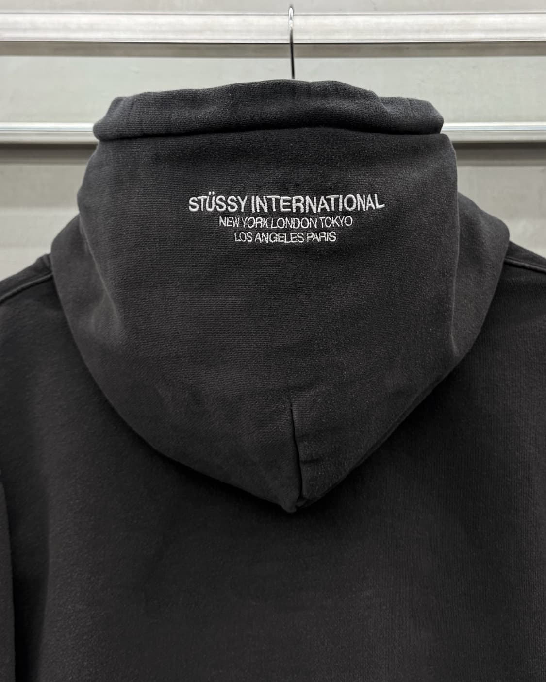스투시 인터내셔널 C로고 스웻 후디 블랙 상품이미지4