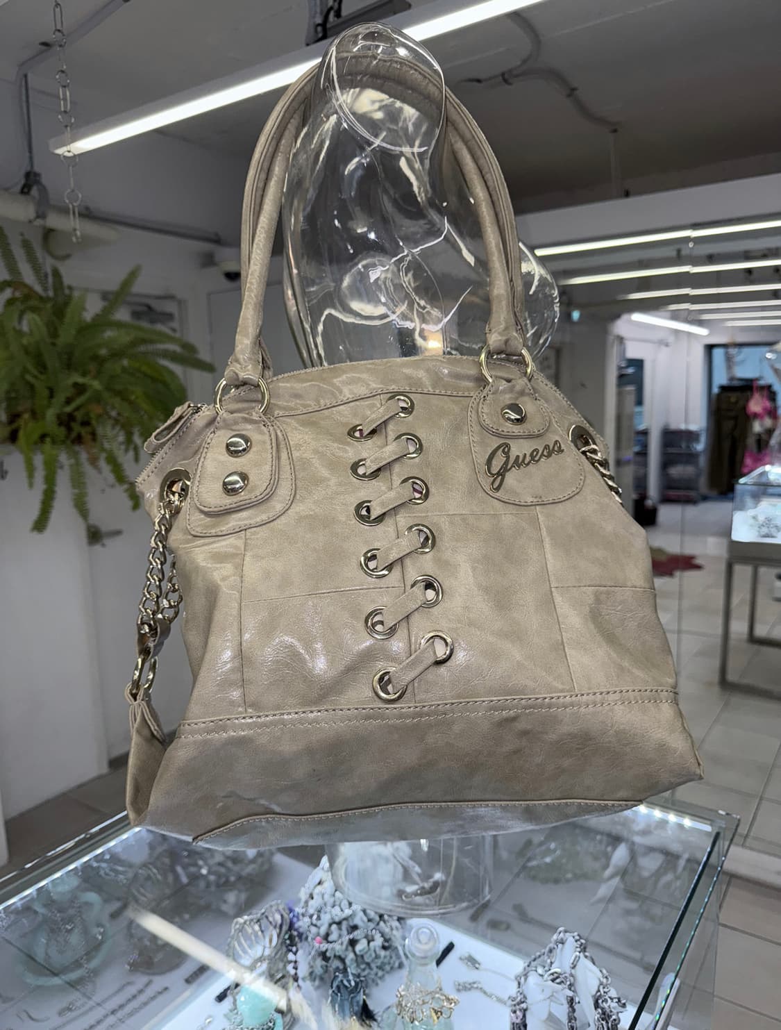 Guess 게스 빈티지 레더 백 상품이미지1