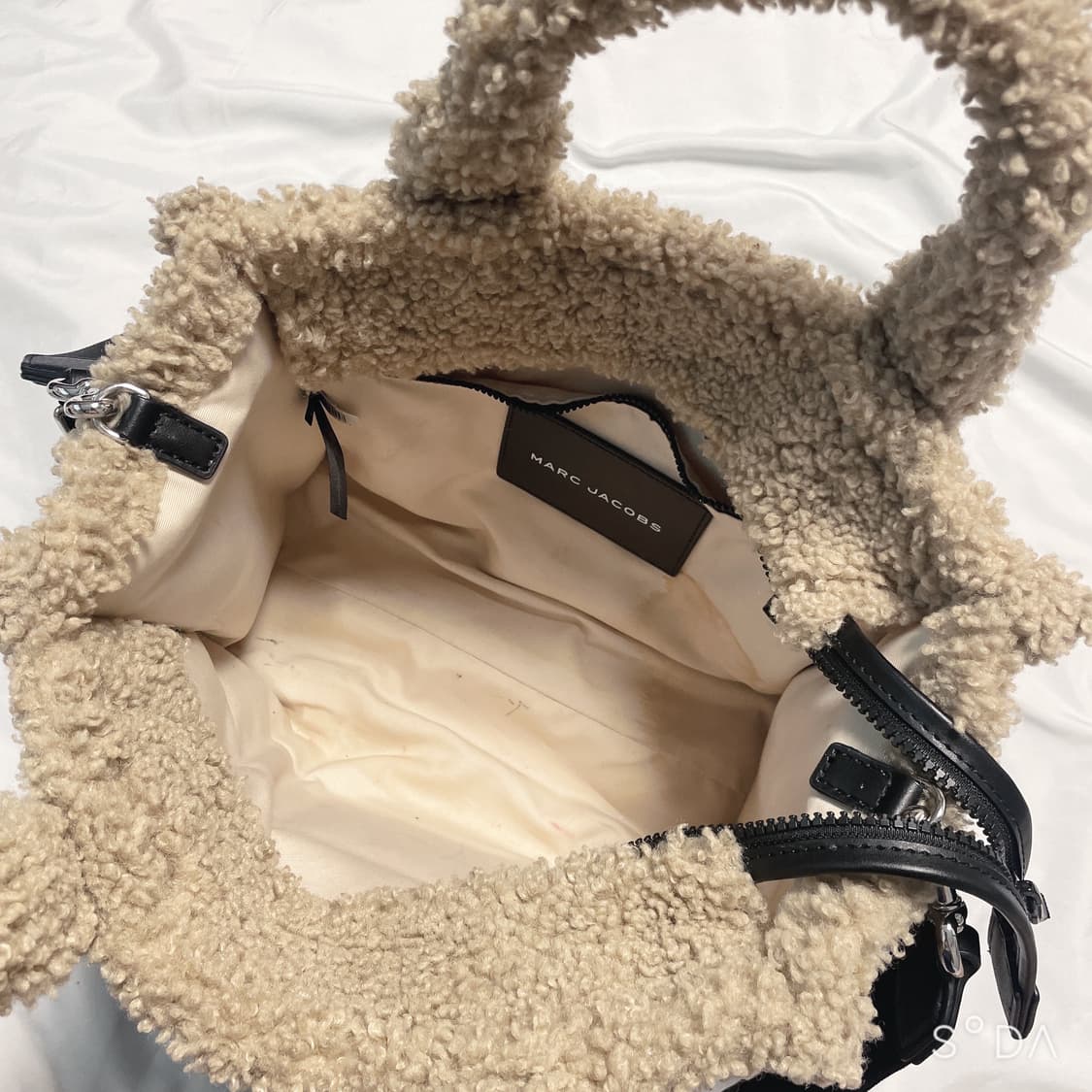 마크제이콥스 테디 토트백 베이지 상품이미지9