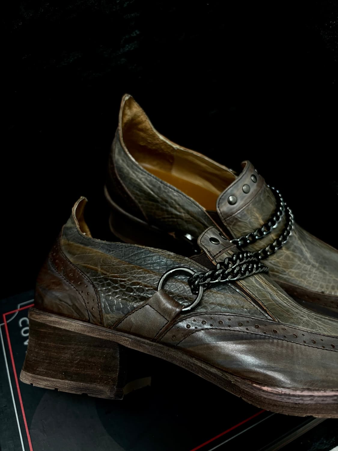 “Red Cover” 00’s Crocodile Chain&Stud Bo 상품이미지4