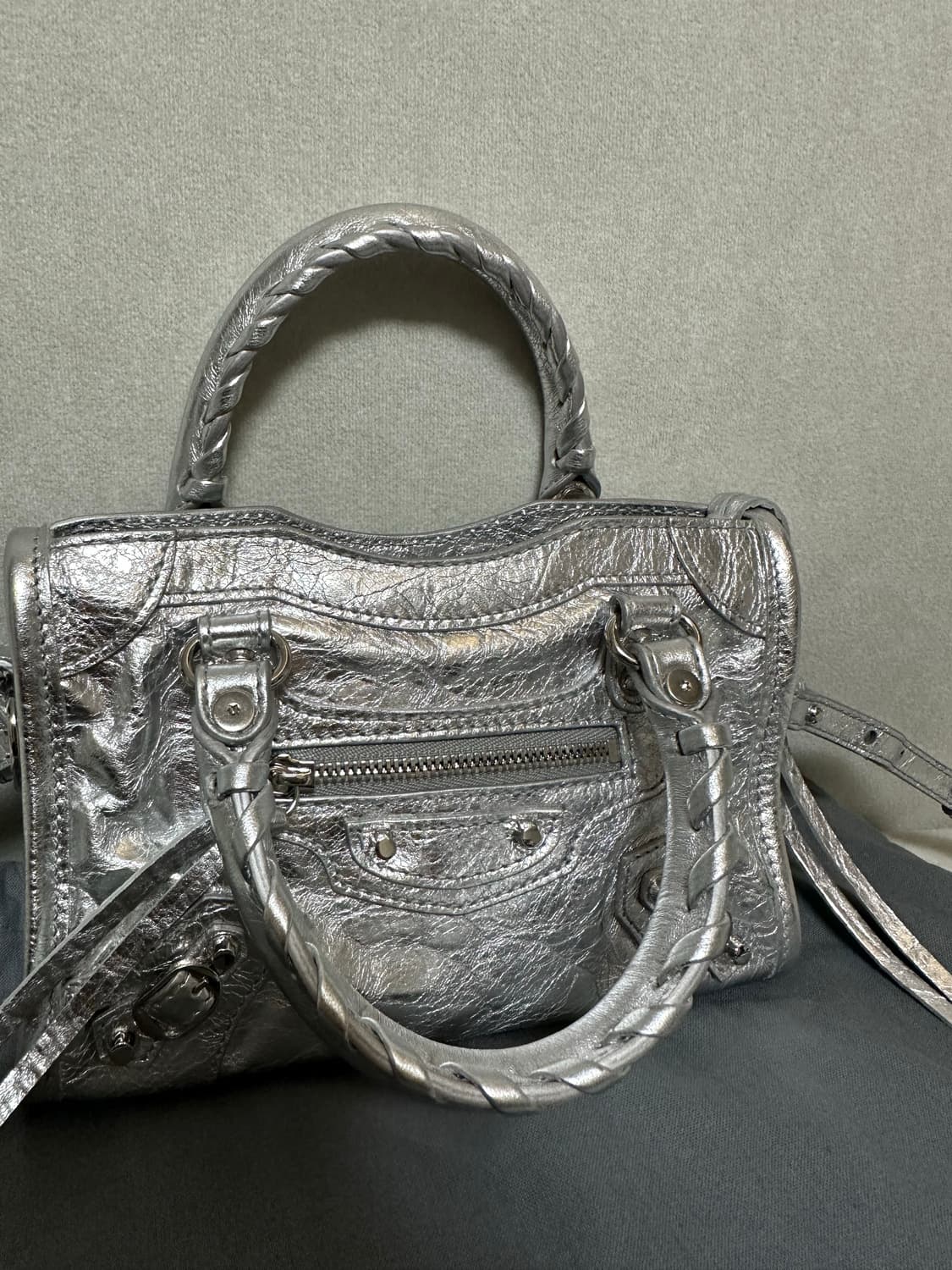 [새상품급 정품] 발렌시아가 르 시티 모터백 나노 실버 상품이미지5