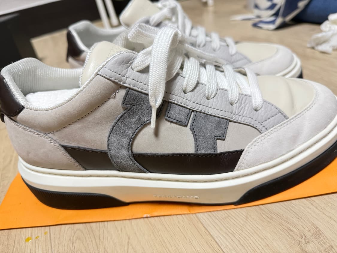 FW25 페라가모 간치니 스니커즈 상품이미지2