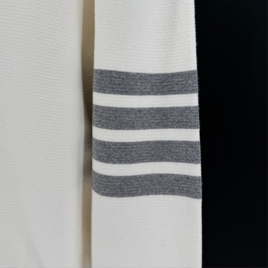 [4사이즈] 톰브라운 사선완장 밀라노스티치 니트 (MKA202A) 상품이미지8