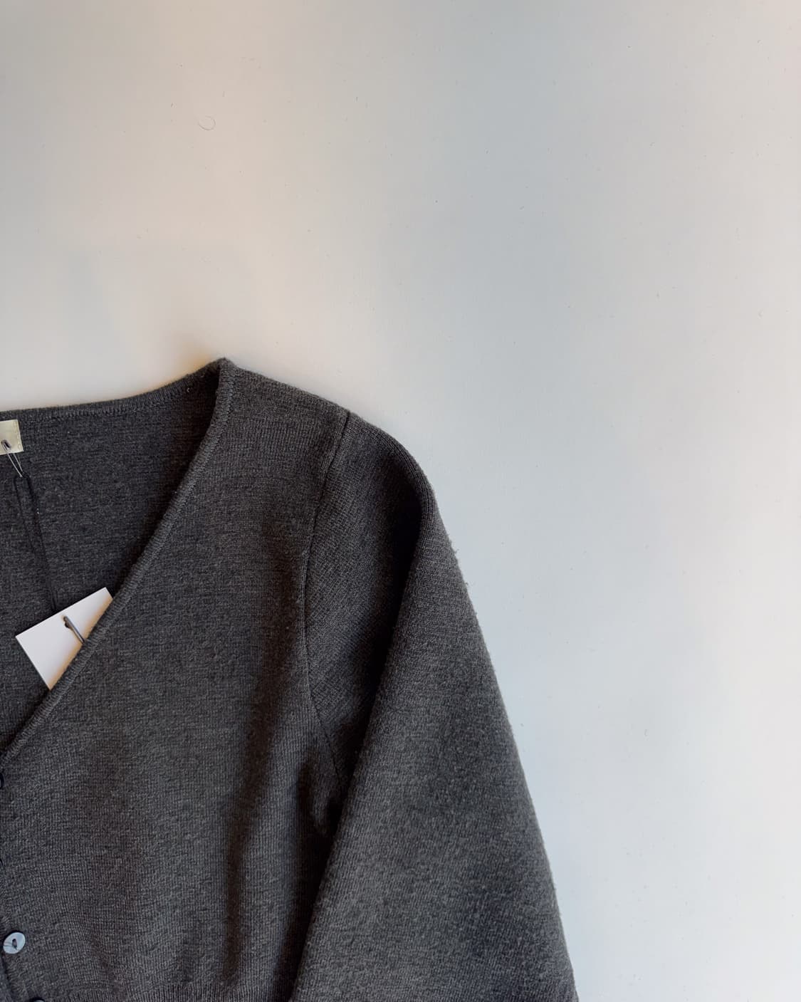 Charcoal Cropped Thumbhole Cardigan 상품이미지3