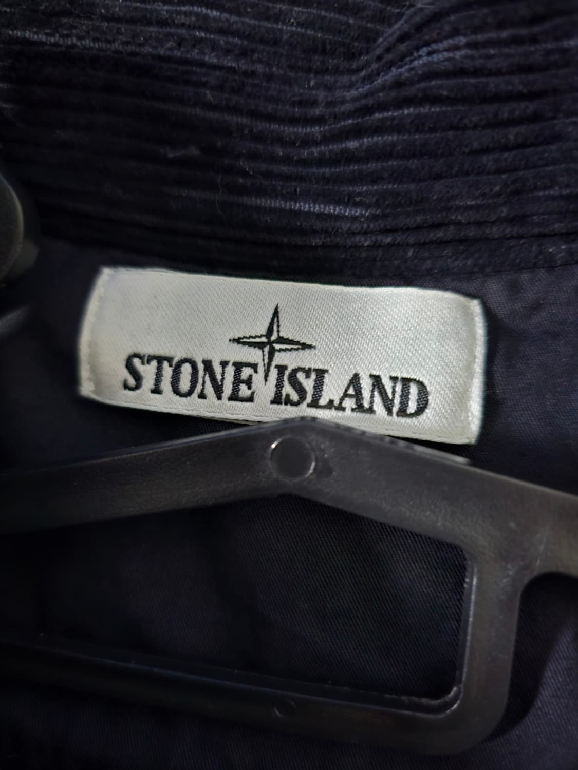 정품 24FW 스톤아일랜드 와펜 패치 코듀로이 자켓 블랙 95 / M 상품이미지5