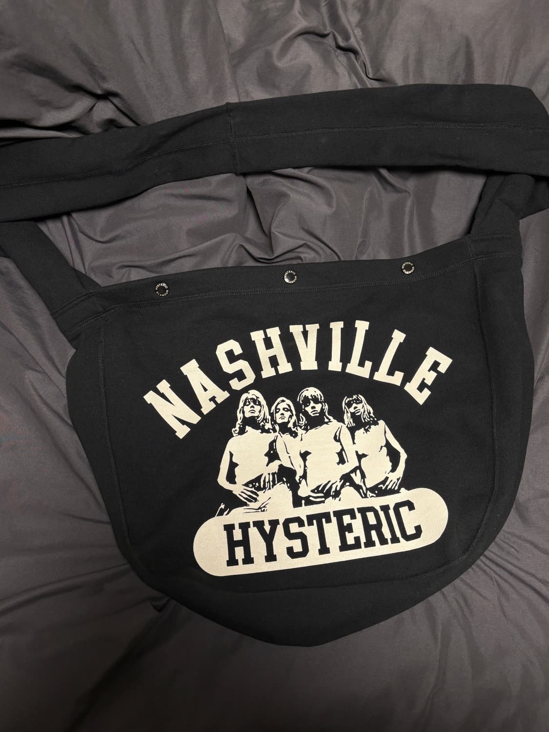 히스테릭글래머 내쉬빌 스웨트 뉴스페이퍼 백 블랙 가방 상품이미지2