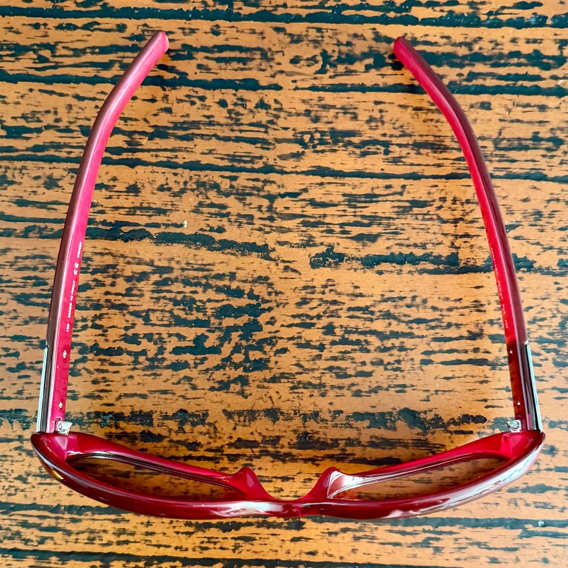 펜디 FENDI F 로고 스와로브스키 장식 레드 오버사이즈 선글라스 상품이미지4