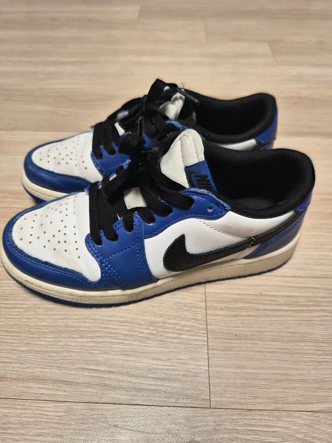 나이키 에어 조던 1 로우 로얄토 상품이미지2