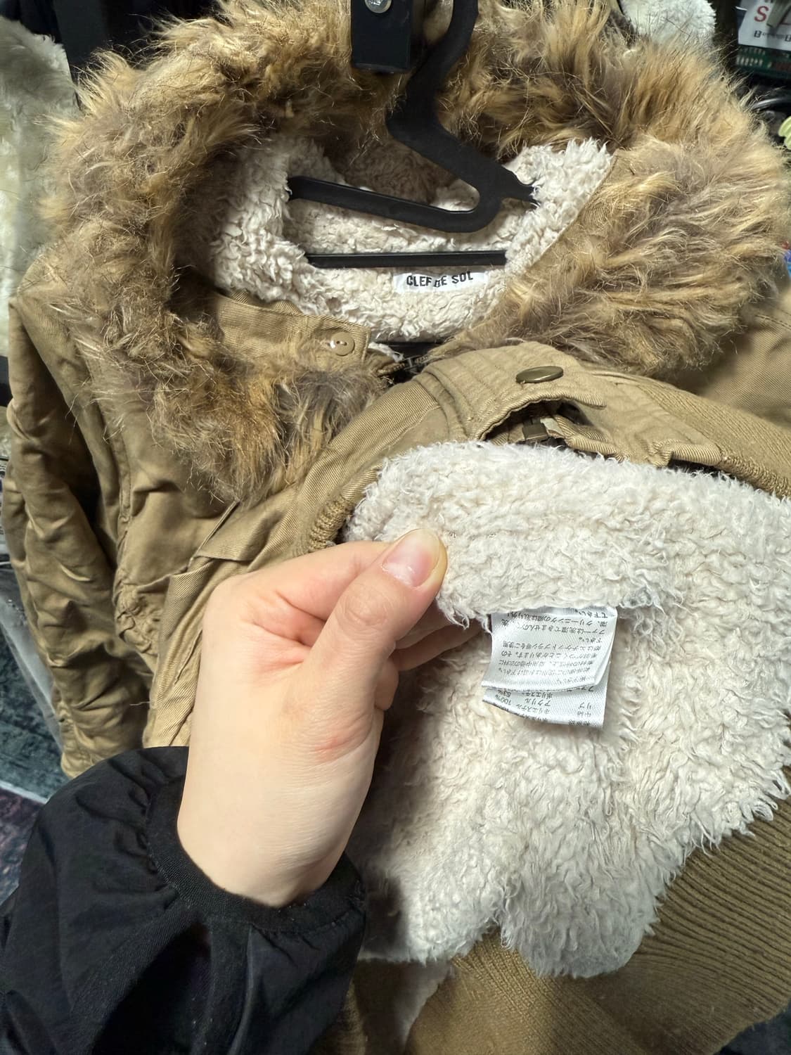 셔링 디테일 퍼후드 윈터 자켓 상품이미지10