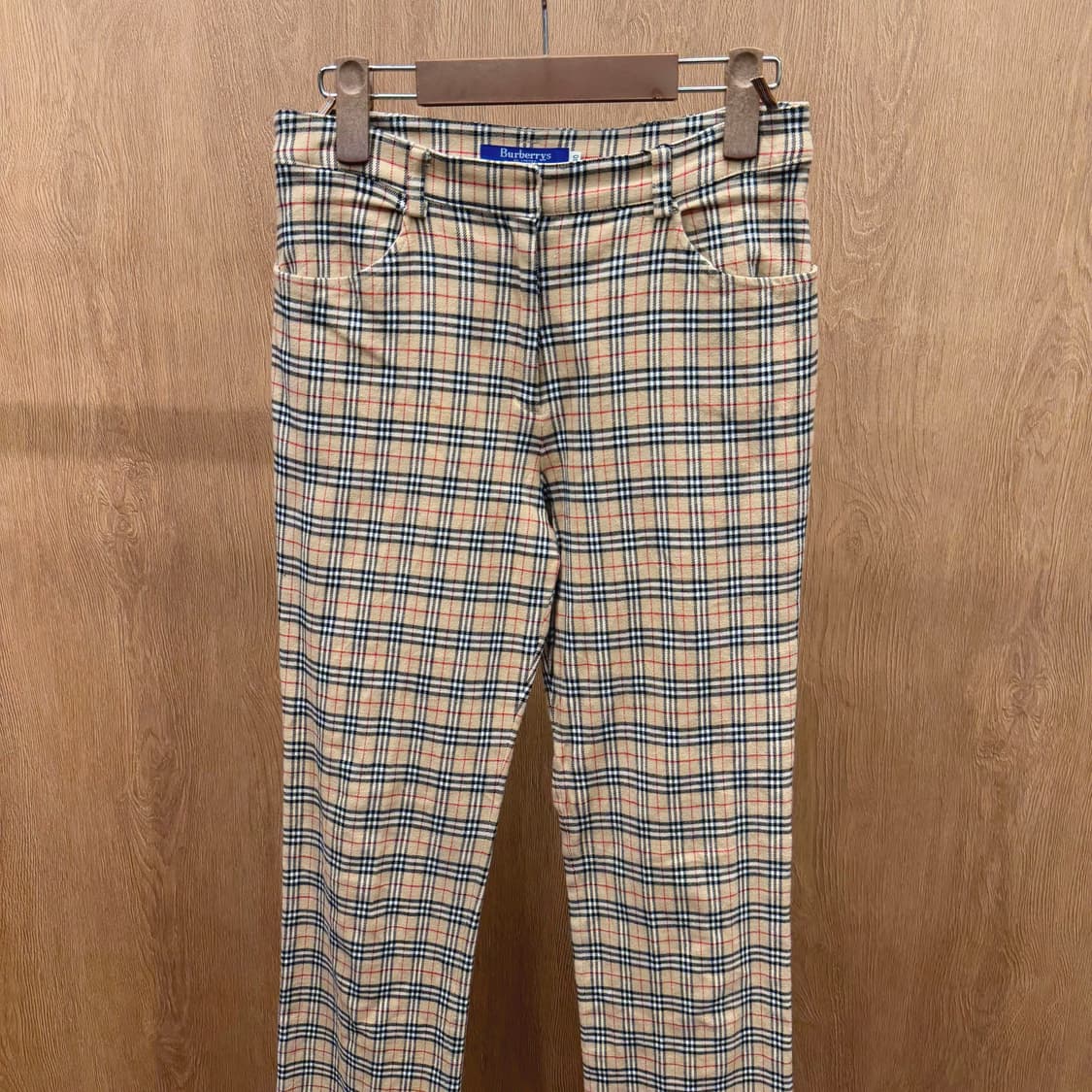 버버리 런던 슬랙스 팬츠 체크 패턴 후면 더블 포켓 디테일 베이지 상품이미지4