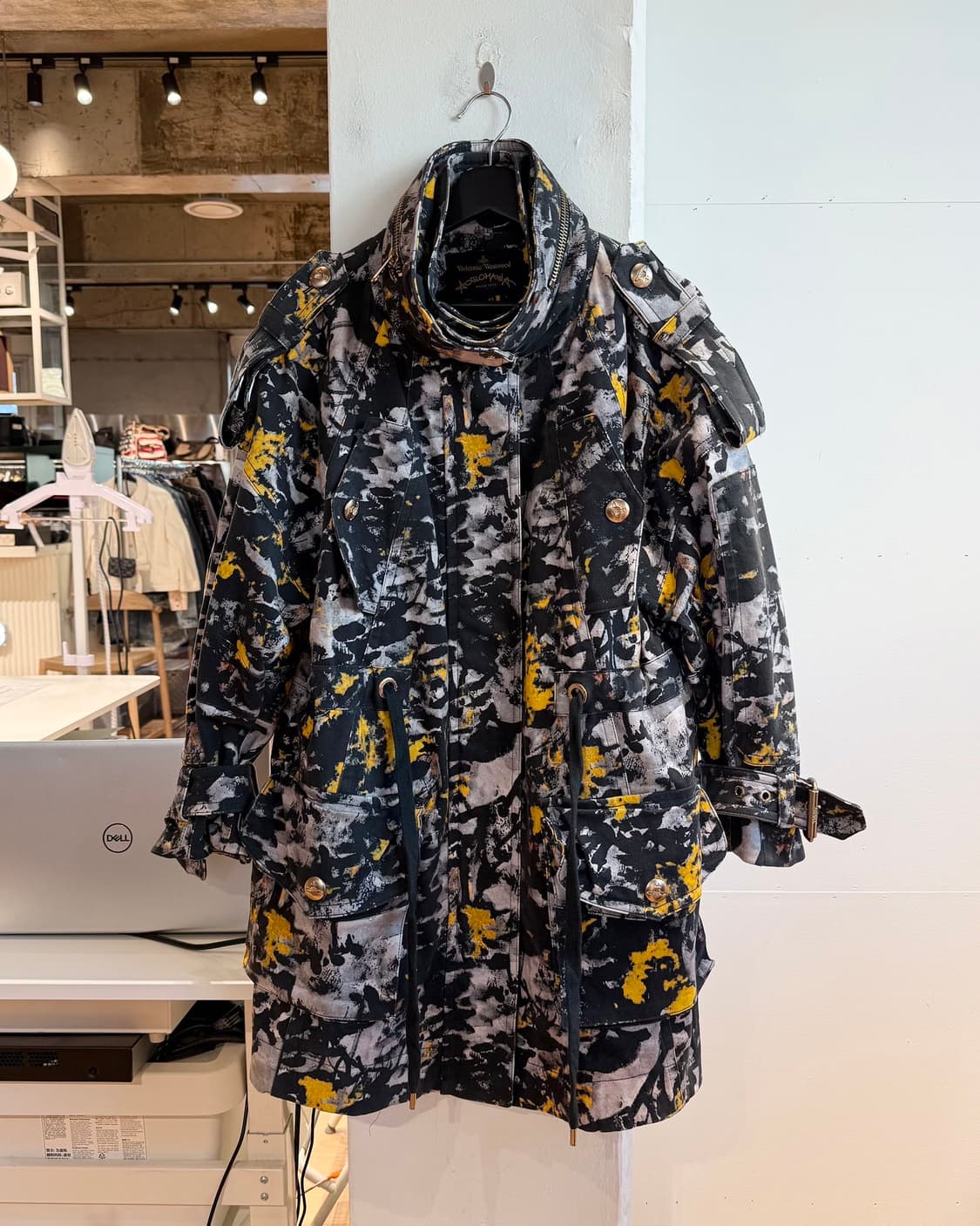 비비안 웨스트우드 블랙 옐로우 페인팅 프린팅 자켓  상품이미지2