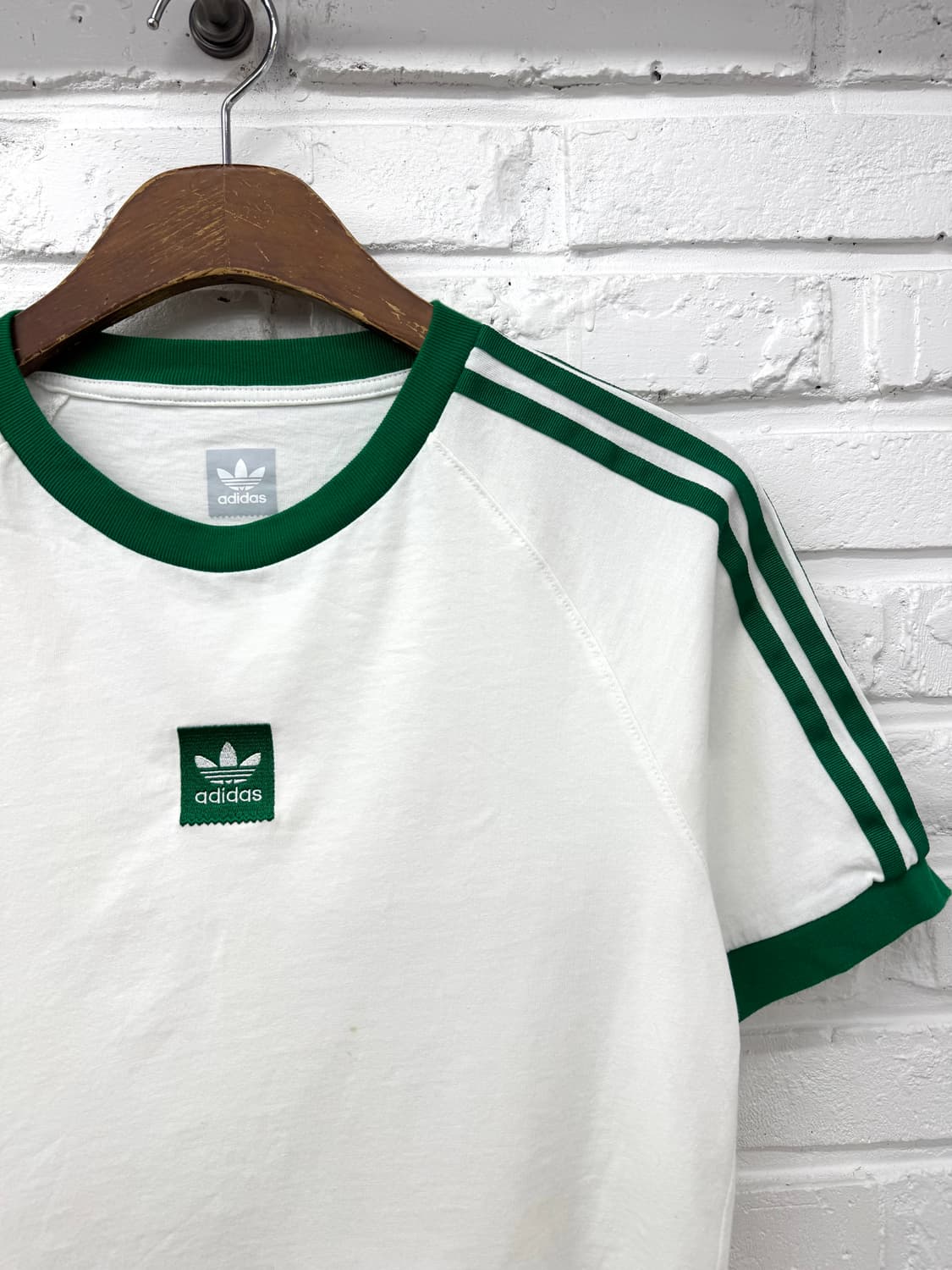아디다스 화이트 그린 크롭 반팔 티셔츠 상품이미지4