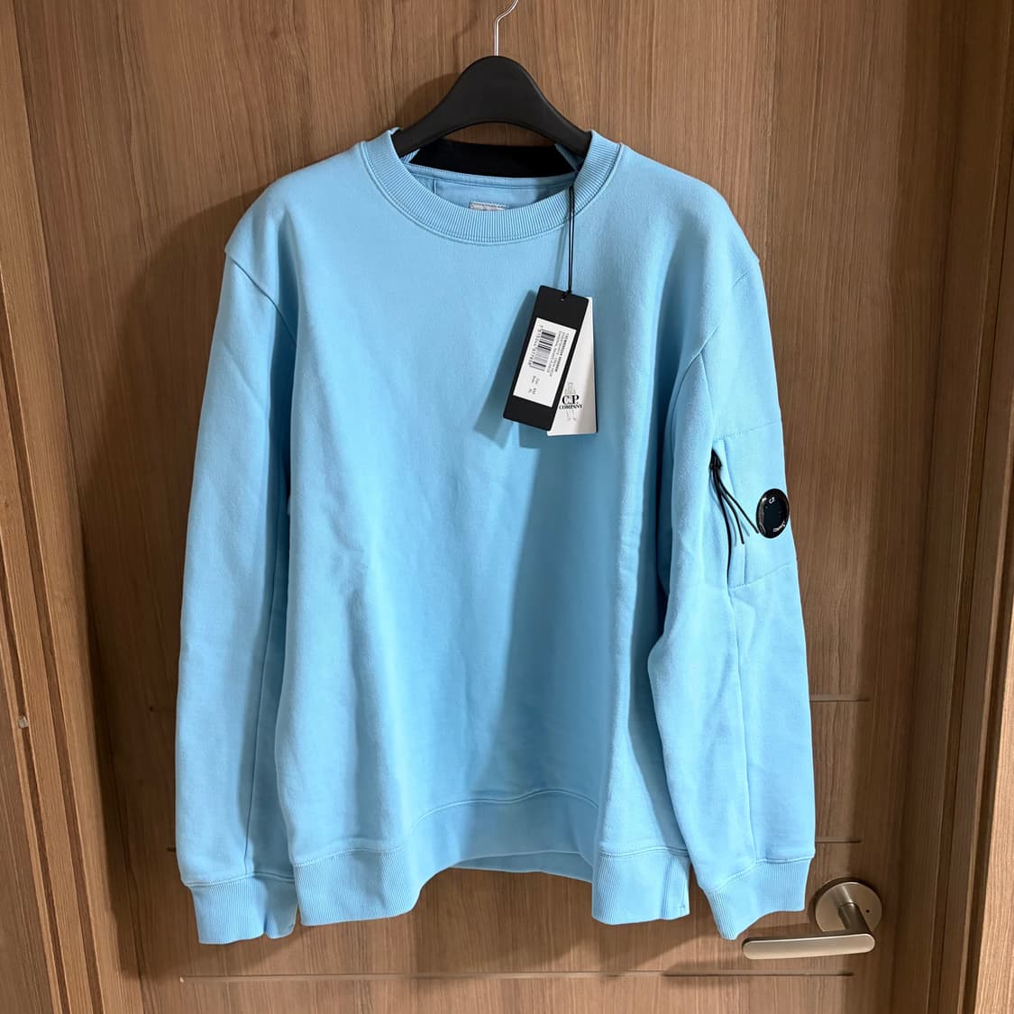 새상품(XL)씨피컴퍼니 CP컴퍼니 렌즈 와펜 크루넥 맨투맨 스카이 상품이미지2