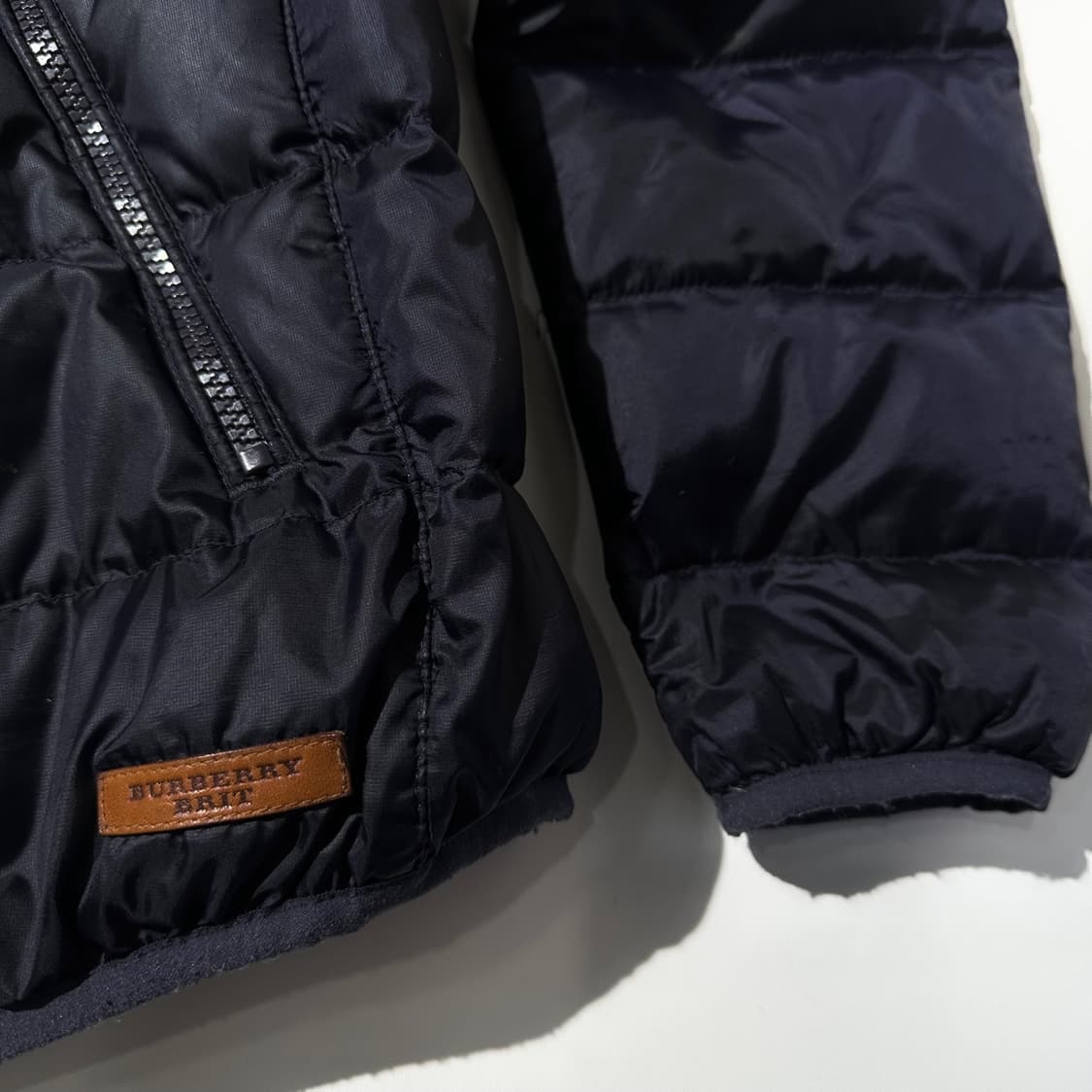 버버리 브릿 구스다운 경량 푸퍼 패딩 다크네이비 상품이미지6