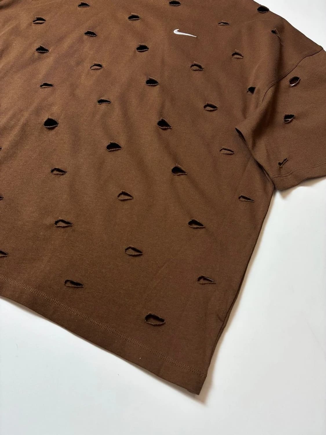 나이키 x 자크뮈스 24ss 펀칭 스우시 티셔츠 PN8241 상품이미지3