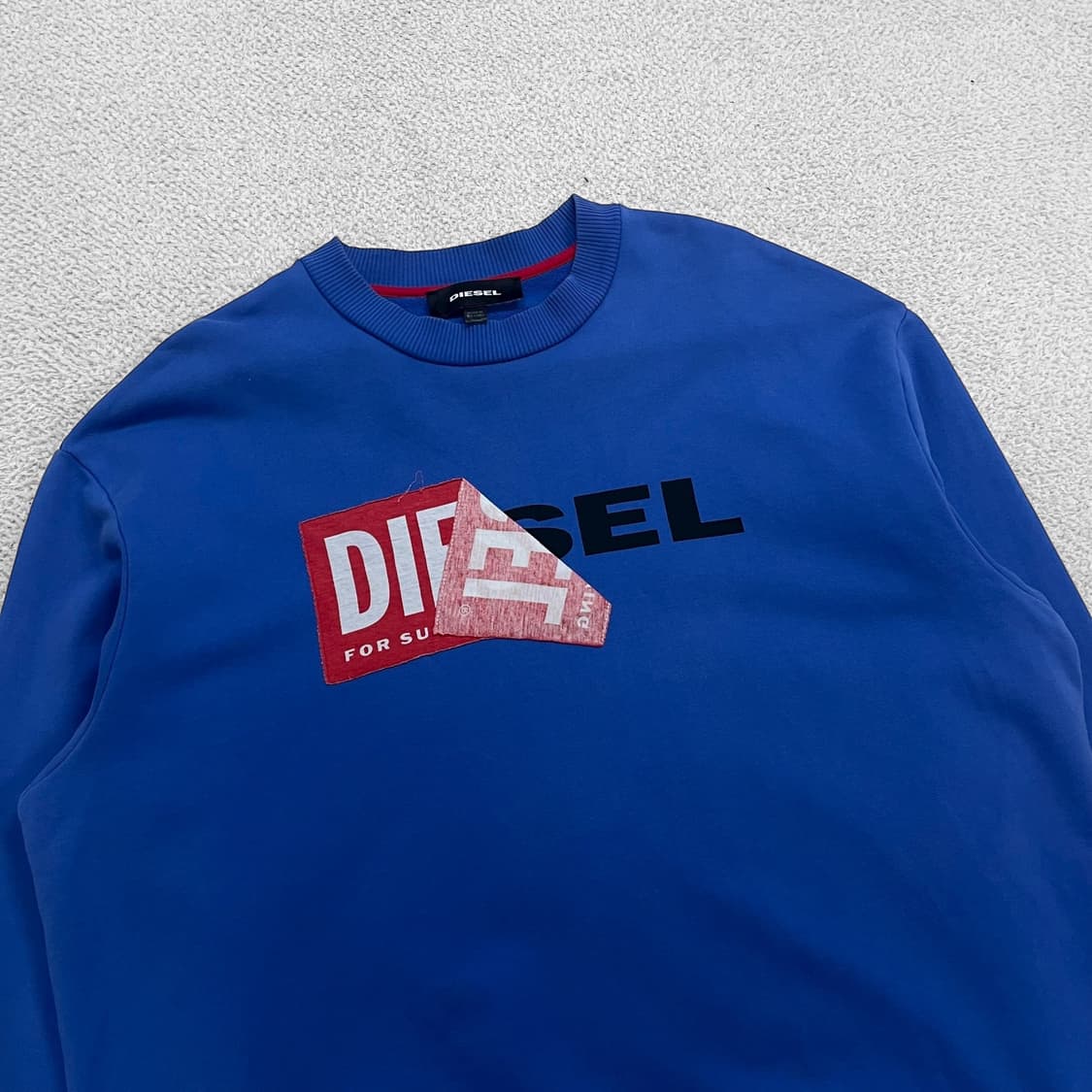 디젤 Diesel 그래픽 로고 크루넥 맨투맨 블루 상품이미지2