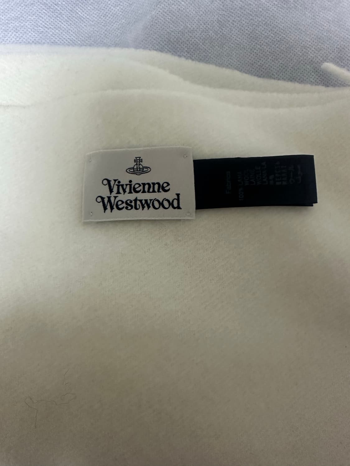 비비안웨스트우드 24fw 로고 울머플러 팝니다. 상품이미지3