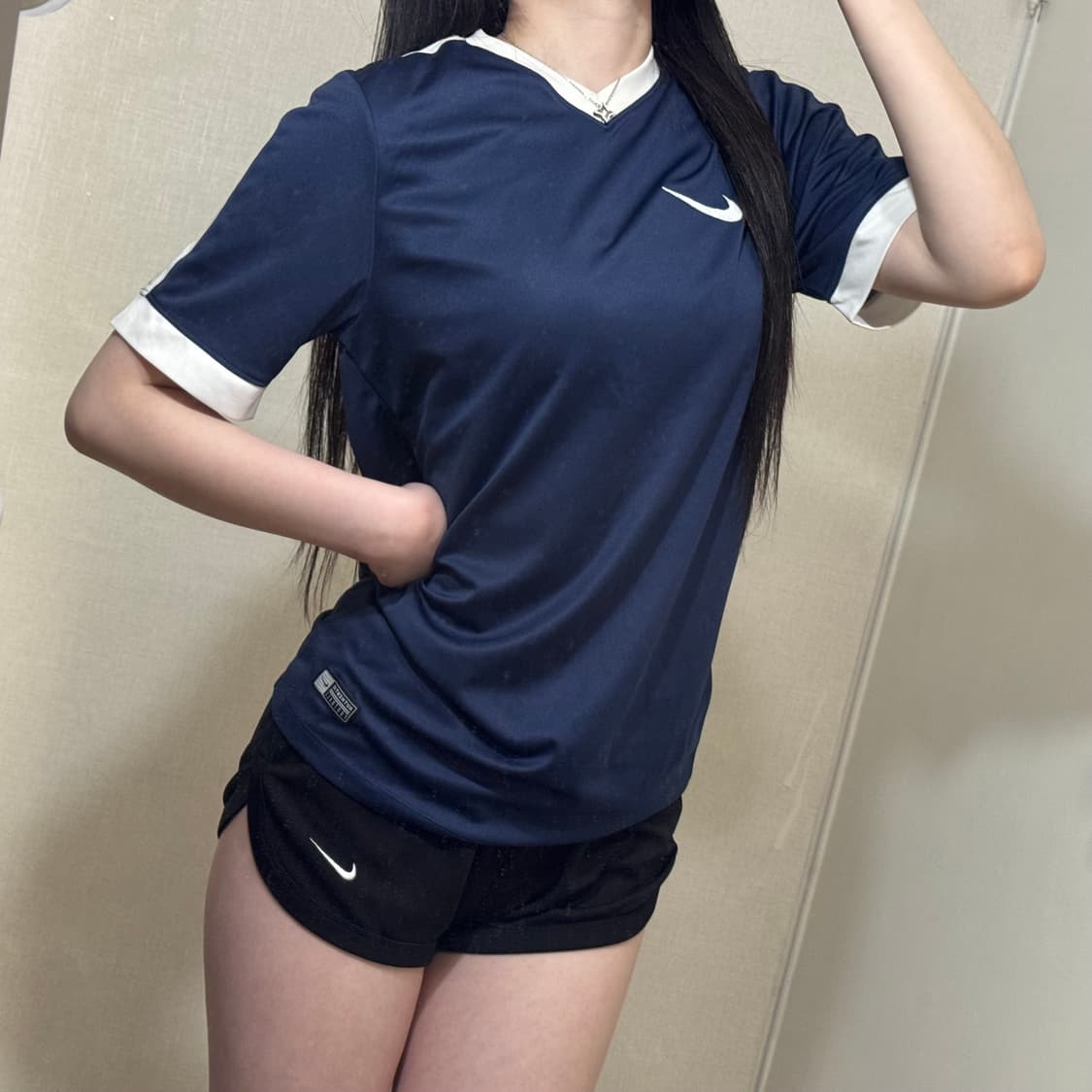 나이키 스우시로고 브이넥 배색 반팔티셔츠 🤍💙 상품이미지2