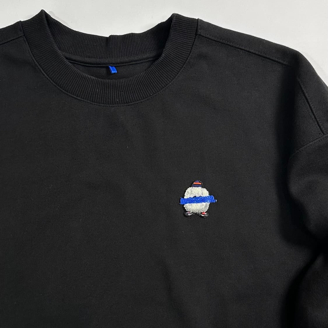 아더에러 블랙 맨투맨 상품이미지3