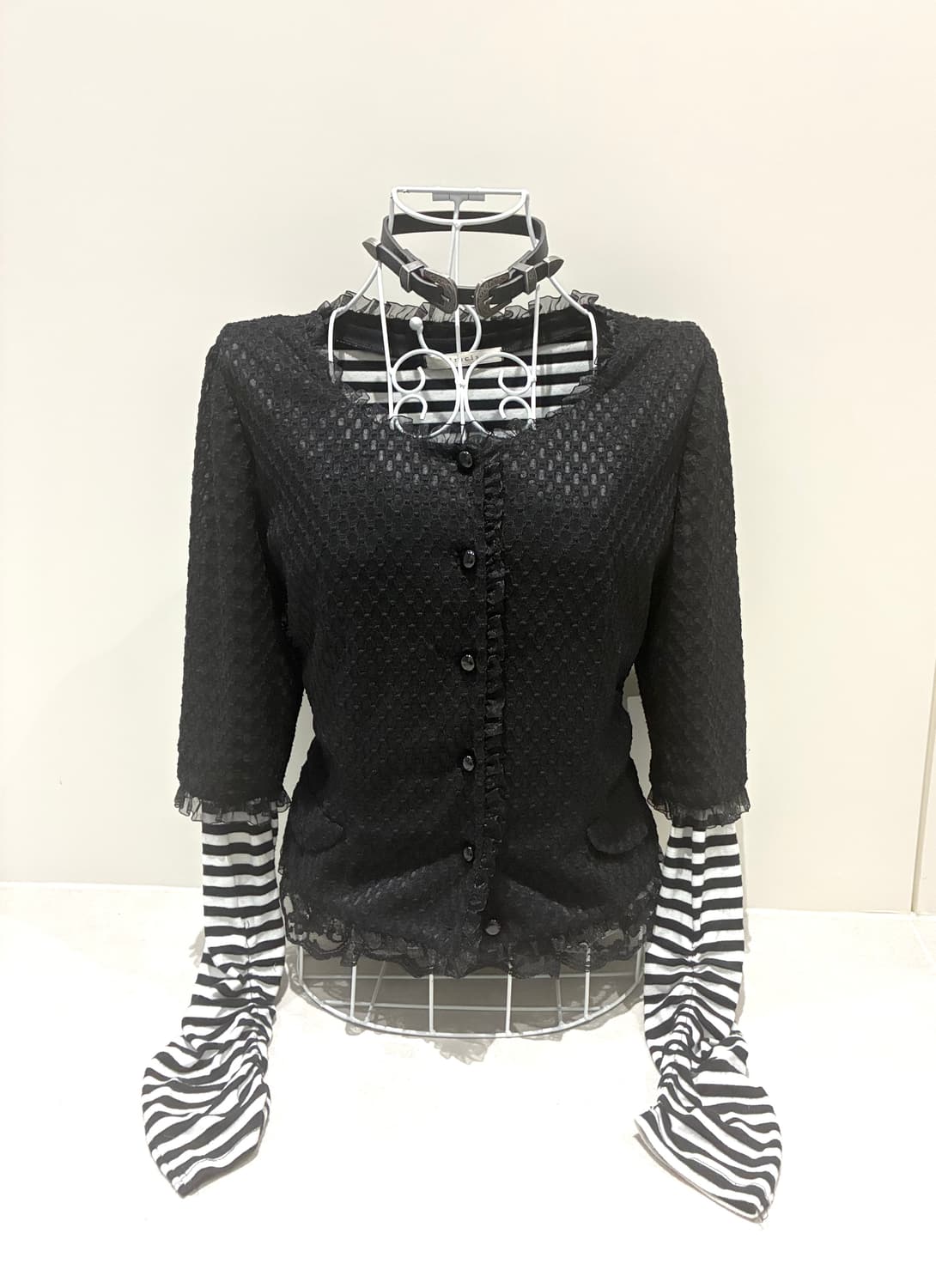 블랙 프릴 자켓 + 셔링 롱슬리브 상품이미지1