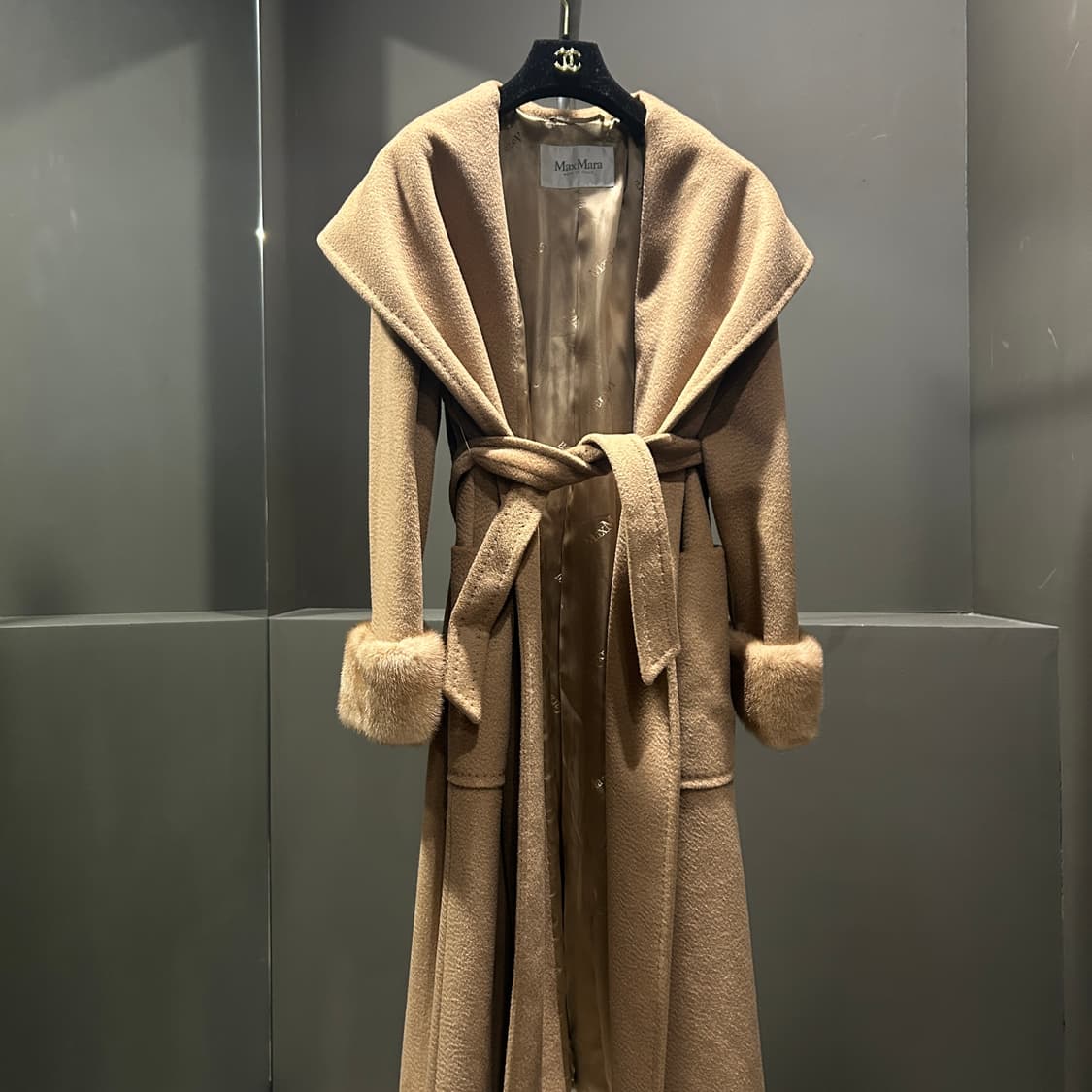 막스마라 퍼 트리밍 카멜헤어 코트 상품이미지1