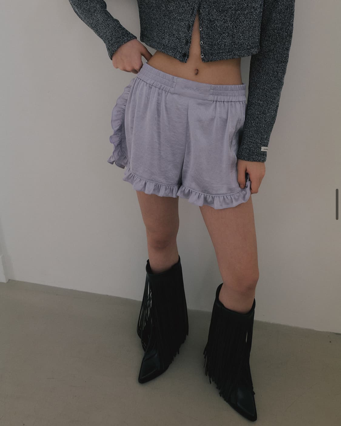 오버듀플레어 FRILL SATIN SHORTS_GREY 새상품 상품이미지2