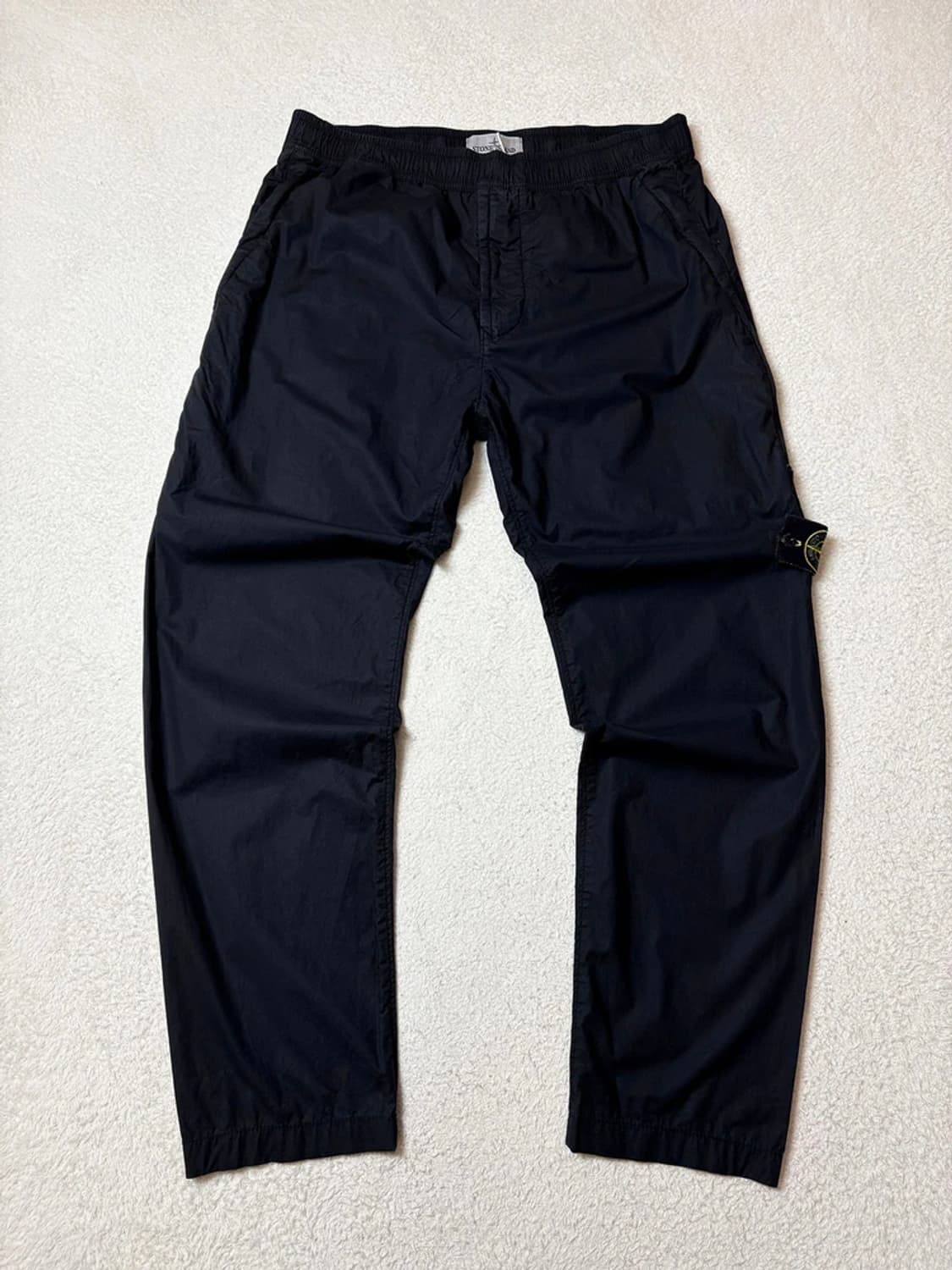 스톤아일랜드 스트레이트 시그니처 패치드 팬츠 PN6616 상품이미지1