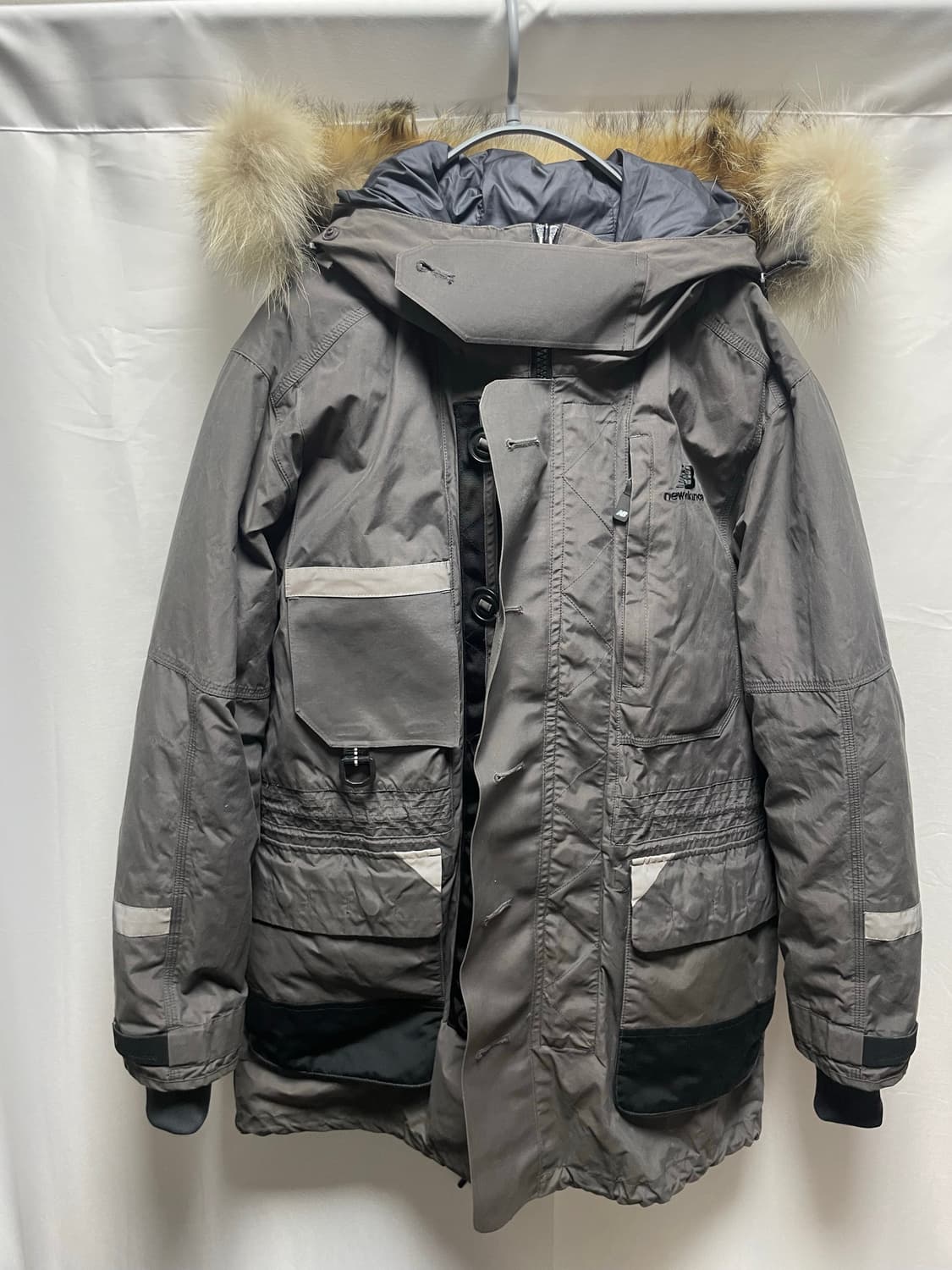 뉴발란스 카메라맨 프로 구스다운 패딩 상품이미지1