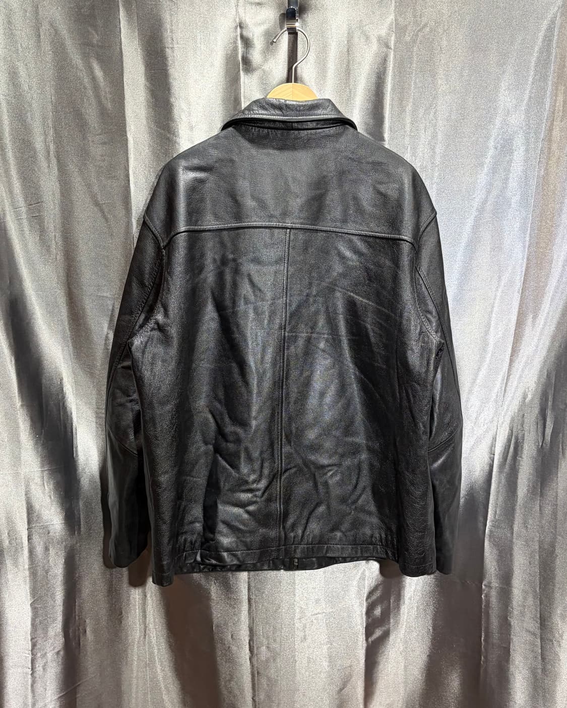 L VITANUOVA 각인 포켓 절개 쉽스킨 레더자켓 상품이미지3