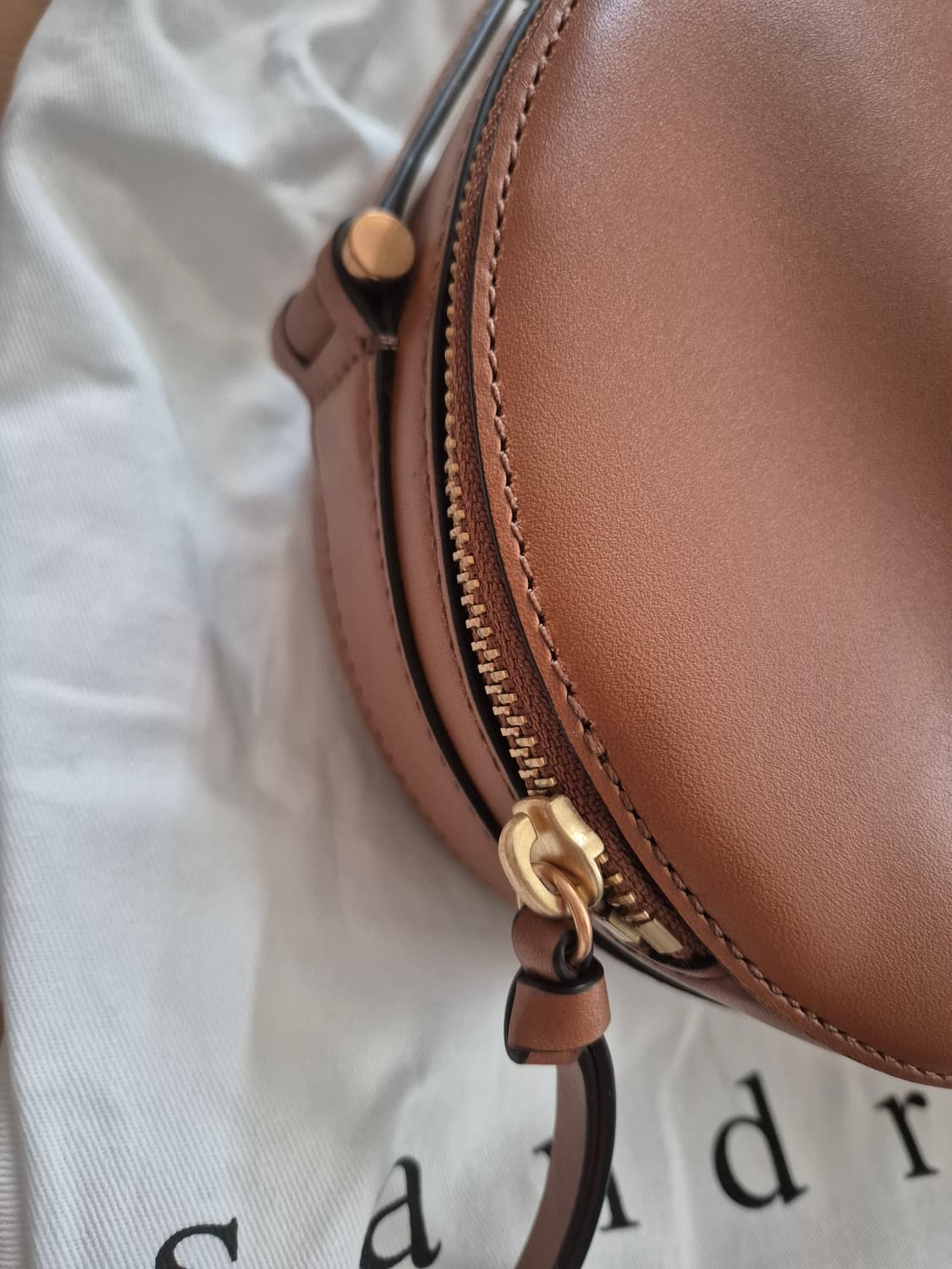 (새상품) 산드로 염소가죽 크로스백 상품이미지4