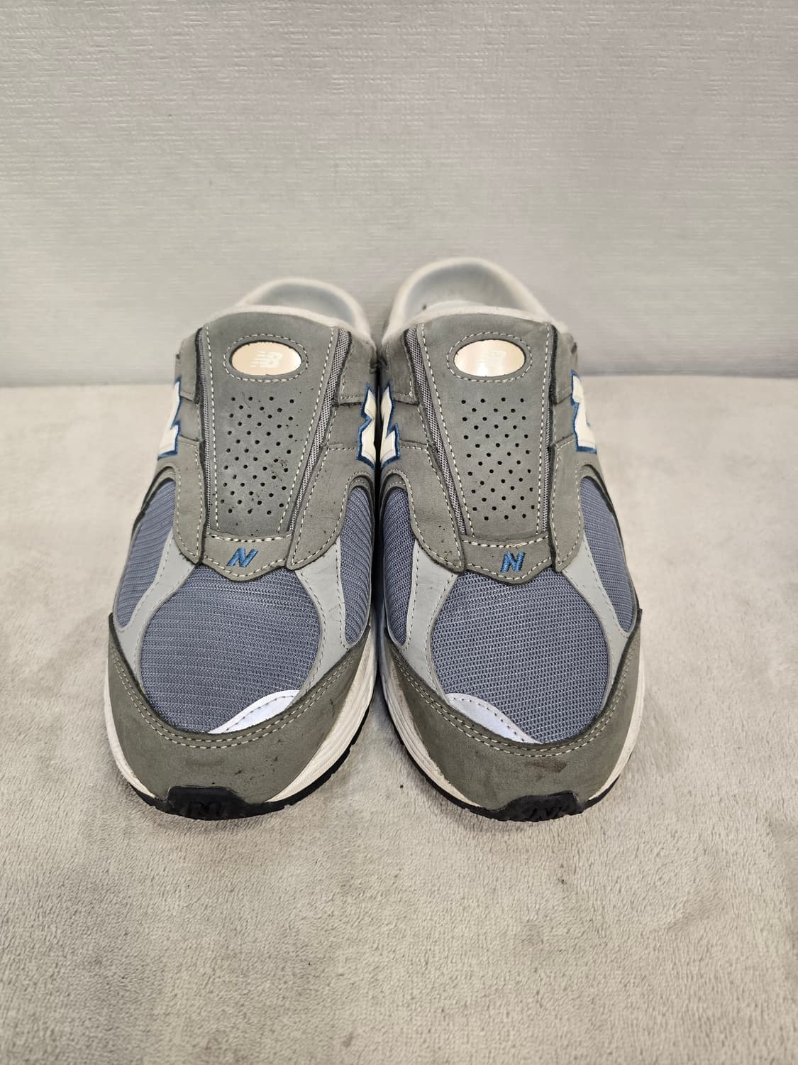 뉴발란스 2002R 뮬 레인클라우드 슬리퍼 회색 270 상품이미지2