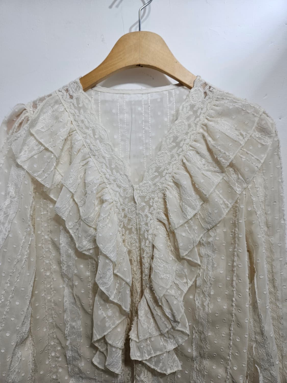아이보리 프릴 레이스 블라우스 상품이미지4